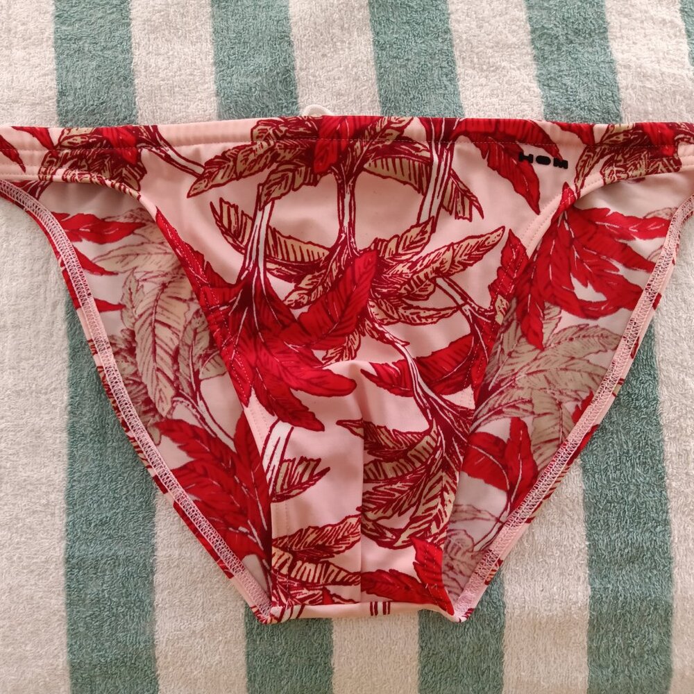 RARE VINTAGE 1" HOM SWIM BRIEF, SIZE 36", RED LEAVES PATTERN (*) (Pre-owned)